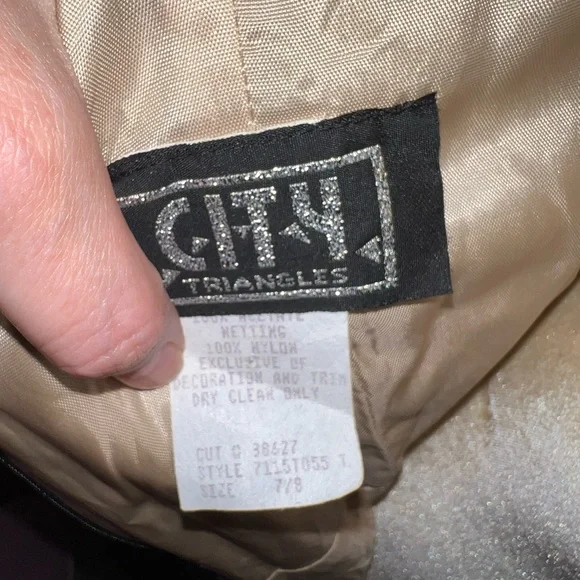 $7 GORGEOUS LACE DRESS SIZE 7/8. $7 IF BUNDLED - Picture 4 of 8